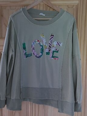 Pol LOVE Appliqué Long-Sleeve Pullover Sweatshirt - Sage Green